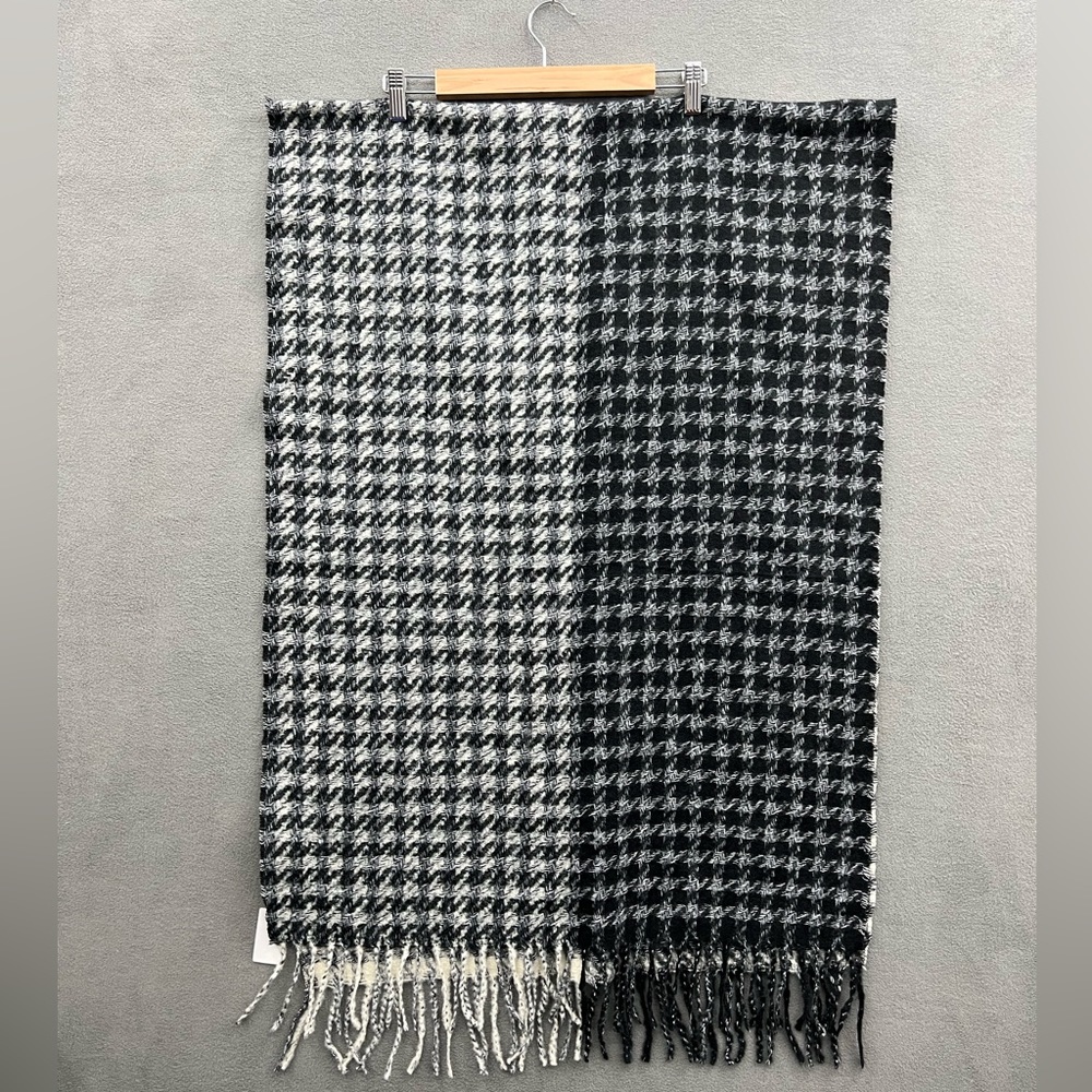 Pretty Persuasions 2 Tone Black White Houndstooth Scarf/Shawl Soft 26x72 NWT